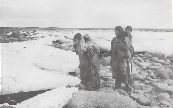 Inuit women, NA/147236